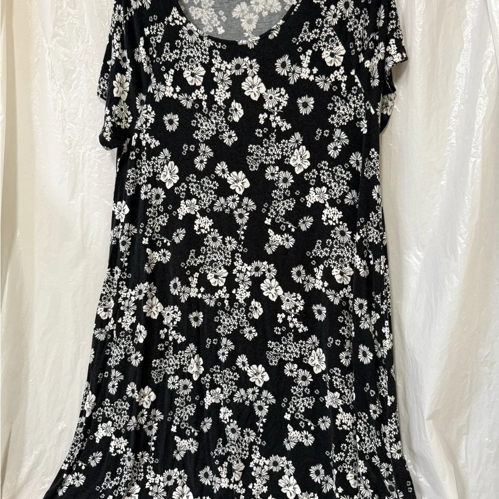Old Navy Black and White Floral dress. Size large - Picture 1 of 4